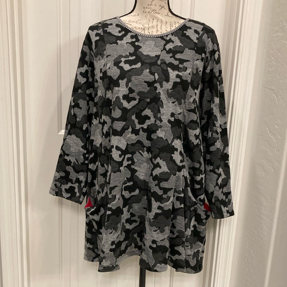 Black & Gray Camo Print Long Sleeve Tunic 1X-2X